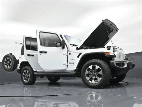 Used 2022 Jeep Wrangler Unlimited Sahara AWD/4WD image 46