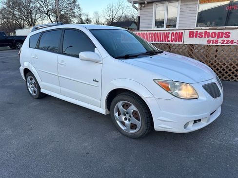 Used 2007 Pontiac Vibe w/ Sun And Sound Package image 2