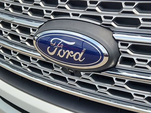 Used 2021 Ford Explorer Limited w/ Equipment Group 301A AWD/4WD image 30