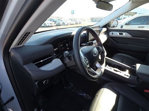 Used 2025 Ford Explorer Active w/ Active Comfort Package image 14