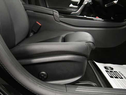 Used 2025 Mercedes-Benz CLA 250 4MATIC image 29