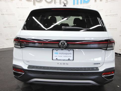Used 2025 Volkswagen Taos SE AWD/4WD image 4
