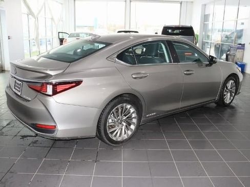 Used 2021 Lexus ES 300h w/ Luxury Package image 5