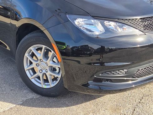 New 2026 Chrysler Voyager LX image 3