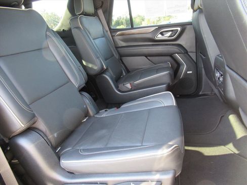 Used 2021 Chevrolet Tahoe Premier w/ Premium Package image 32