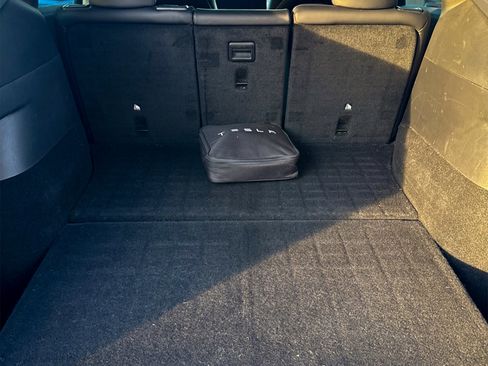 Used 2022 Tesla Model Y Long Range image 11