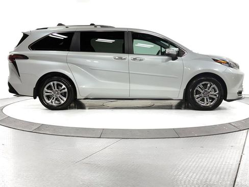 Certified 2023 Toyota Sienna Platinum image 13