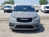 New 2025 Chrysler Pacifica Select image 2