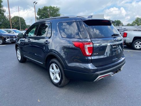 Used 2017 Ford Explorer XLT w/ Equipment Group 202A AWD/4WD image 8