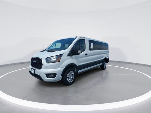 Used 2023 Ford Transit 350 XLT RWD image 4