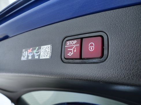 Used 2025 Mercedes-Benz GLC 300 4MATIC image 8