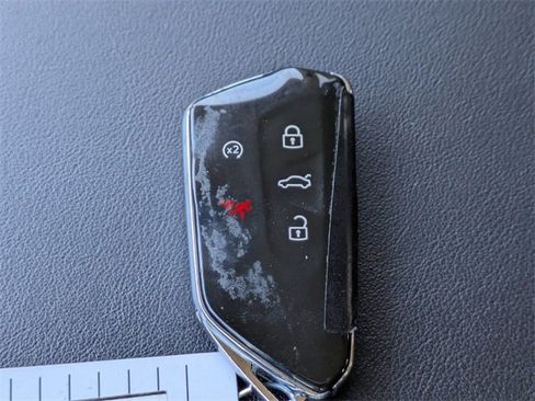 Used 2024 Volkswagen Atlas SE image 31