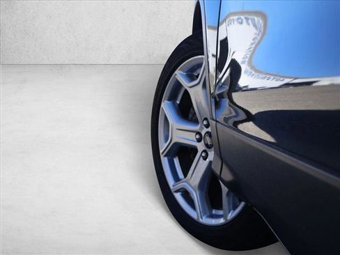 Used 2019 Ford Escape Titanium image 10