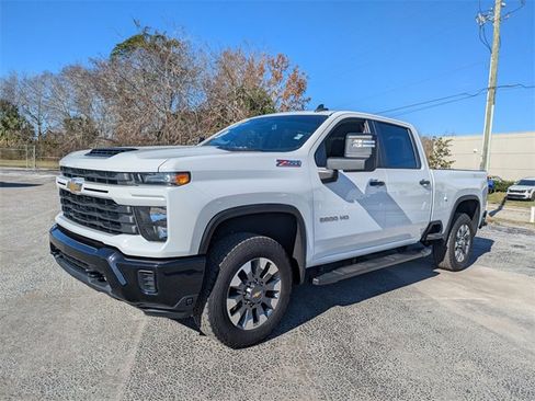Used 2024 Chevrolet Silverado 2500 Custom w/ Custom Value Package image 8