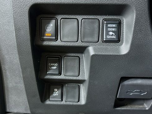 Used 2024 Nissan Frontier SL w/ Technology Package image 9