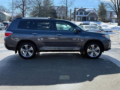 Used 2013 Toyota Highlander Limited image 2