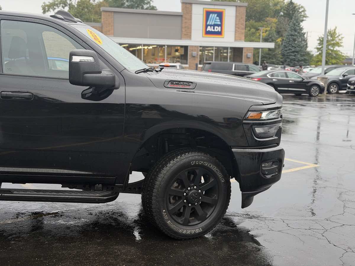 Used 2025 RAM 2500 Big Horn AWD/4WD image 2