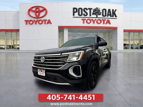 Used 2024 Volkswagen Atlas SE w/ Panoramic Sunroof Package FWD image 12