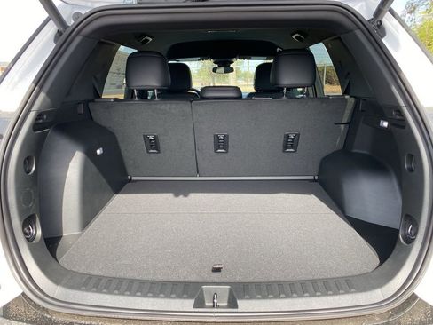 New 2026 GMC Terrain AT4 w/ LPO, Black Badging Package AWD/4WD image 22