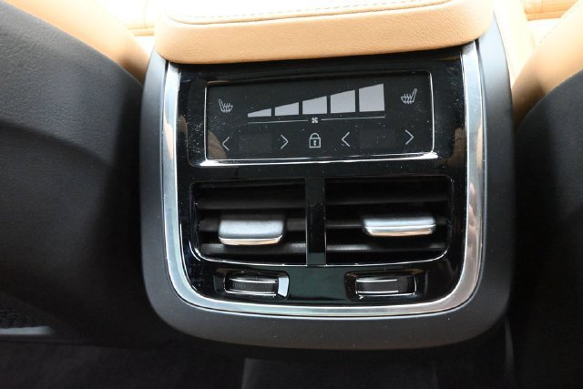 Used 2023 Volvo XC90 B6 Ultimate w/ Protection Package Premier AWD/4WD image 29