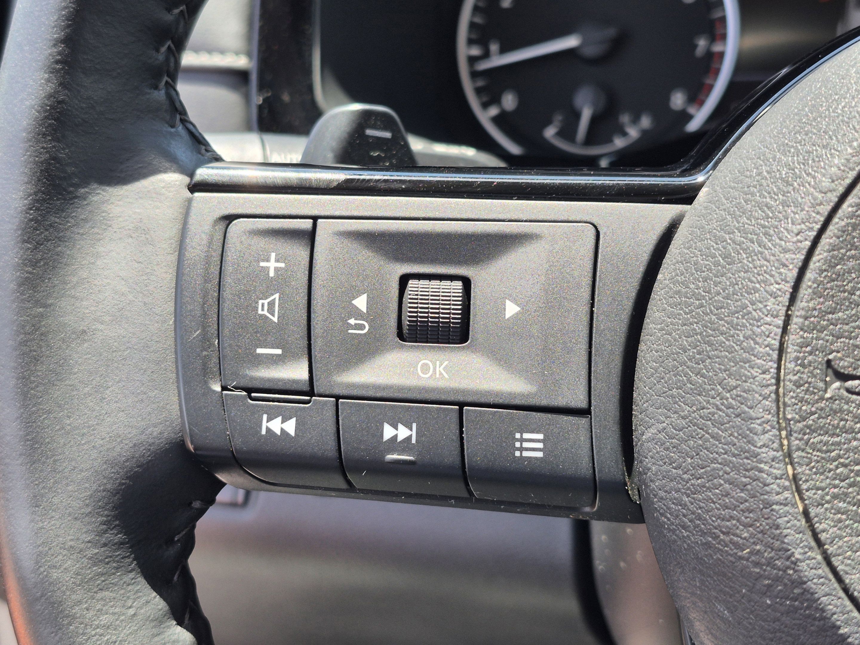 Used 2024 Nissan Pathfinder SL w/ SL Premium Package AWD/4WD image 34