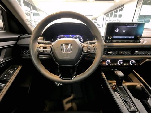 Used 2023 Honda Accord EX image 9