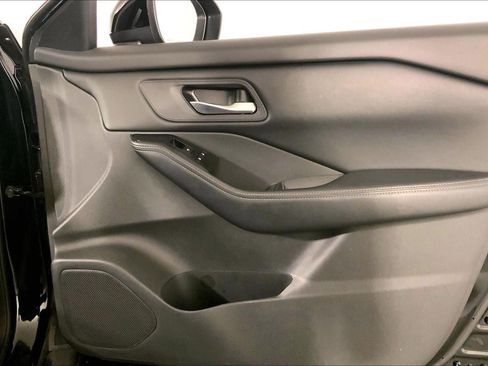 Used 2025 Nissan Rogue SV image 25