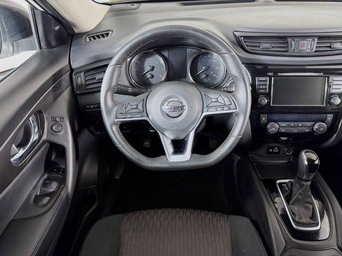 Certified 2018 Nissan Rogue SV image 18