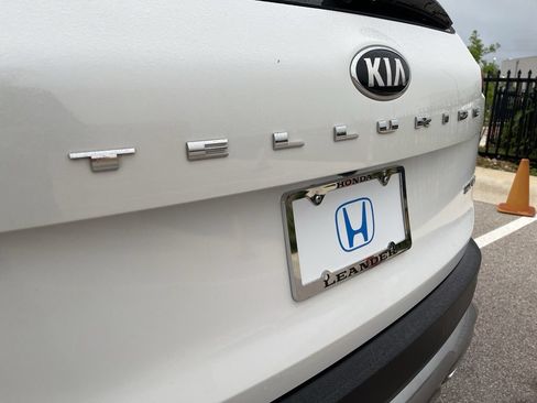 Used 2020 Kia Telluride SX w/ SX Prestige Package AWD/4WD image 8