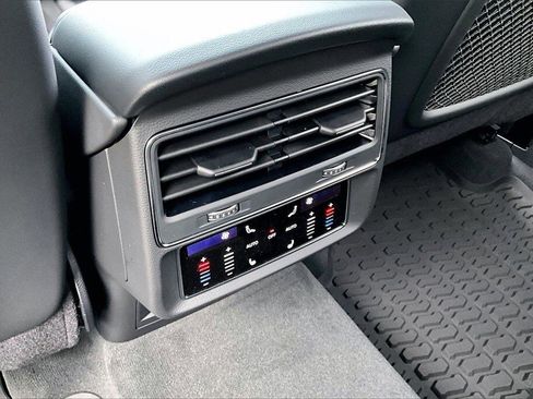 New 2026 Audi Q8 Premium Plus image 18