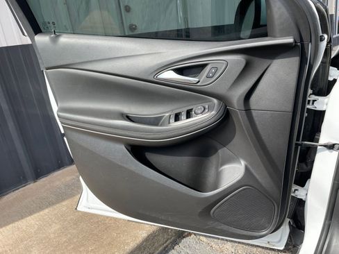 Used 2025 Buick Encore GX Preferred image 18