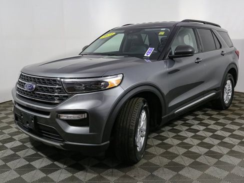 Used 2023 Ford Explorer XLT w/ Equipment Group 202A image 5