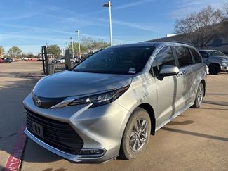 Used 2024 Toyota Sienna XLE video 1