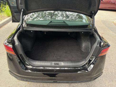 Used 2025 Nissan Altima 2.5 SV FWD image 30