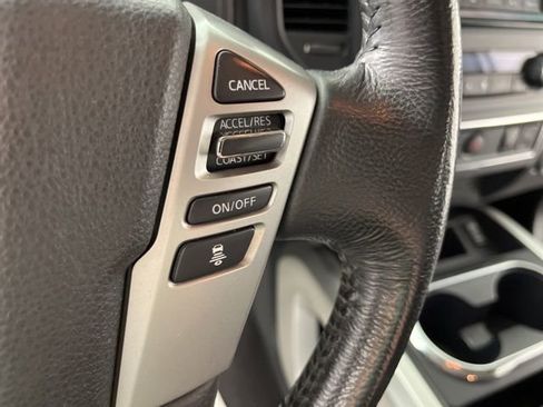 Used 2022 Nissan Titan SV w/ SV Convenience Package AWD/4WD image 23