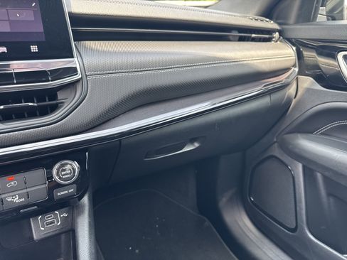 Certified 2022 Jeep Compass Altitude image 16