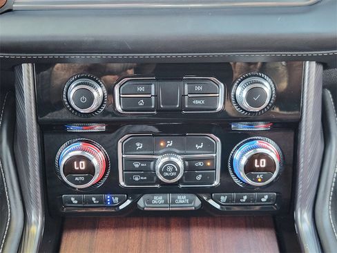 Used 2023 GMC Yukon Denali Ultimate image 16