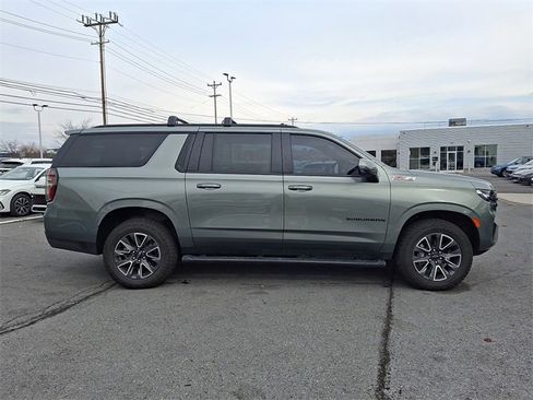 Used 2023 Chevrolet Suburban Z71 w/ Luxury Package image 11