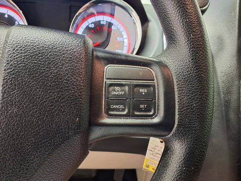Used 2020 Dodge Grand Caravan SE w/ UConnect Hands-Free Group image 18