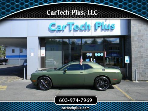 Used 2022 Dodge Challenger SXT image 1