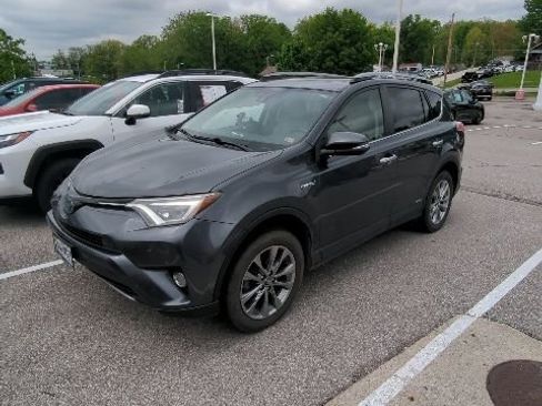 Used 2018 Toyota RAV4 Limited AWD/4WD image 4
