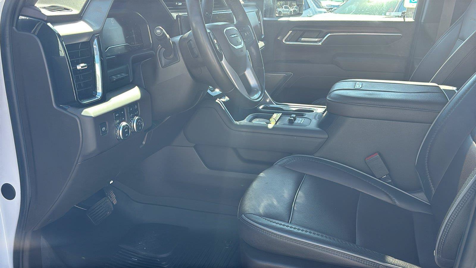 Used 2024 GMC Sierra 2500 Denali w/ Denali Reserve Package AWD/4WD image 17