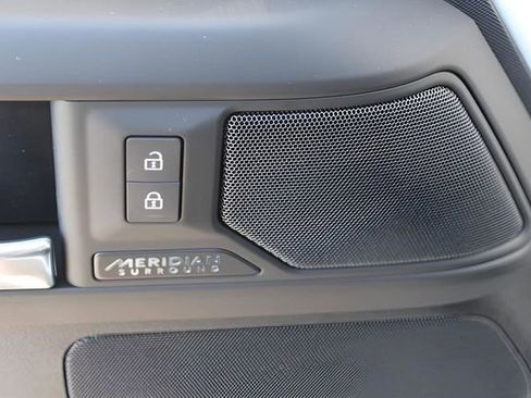 New 2025 Land Rover Defender 110 X-Dynamic SE AWD/4WD image 25