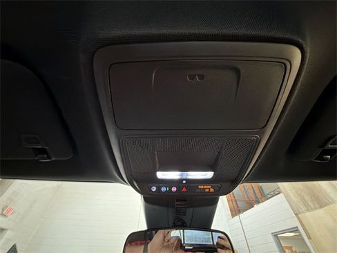 Used 2025 GMC Acadia Elevation image 22