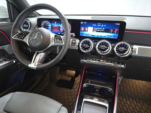 Certified 2026 Mercedes-Benz GLB 250 4MATIC image 11