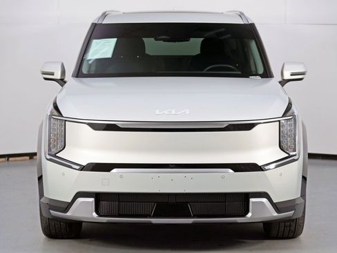 Used 2024 Kia EV9 Land image 48