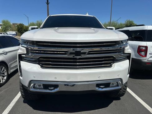 Used 2019 Chevrolet Silverado 1500 High Country w/ Technology Package AWD/4WD image 2