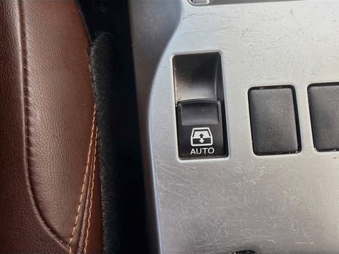 Used 2019 Toyota 4Runner Limited AWD/4WD image 25