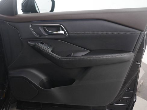 Used 2023 Nissan Rogue Platinum image 13