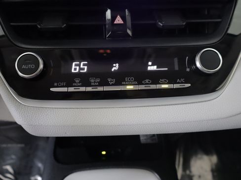 Used 2025 Toyota Corolla LE w/ LE Premium Package FWD image 16